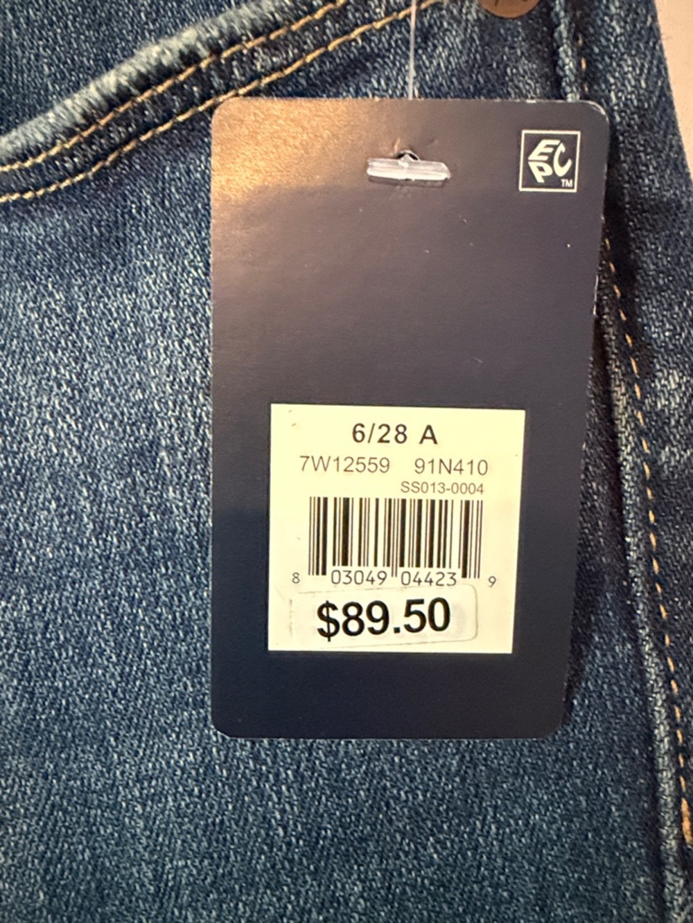 Lucky Brand NWT mid-rise straight leg medium wash jeans- size 6 (28) - Picture 2 of 9
